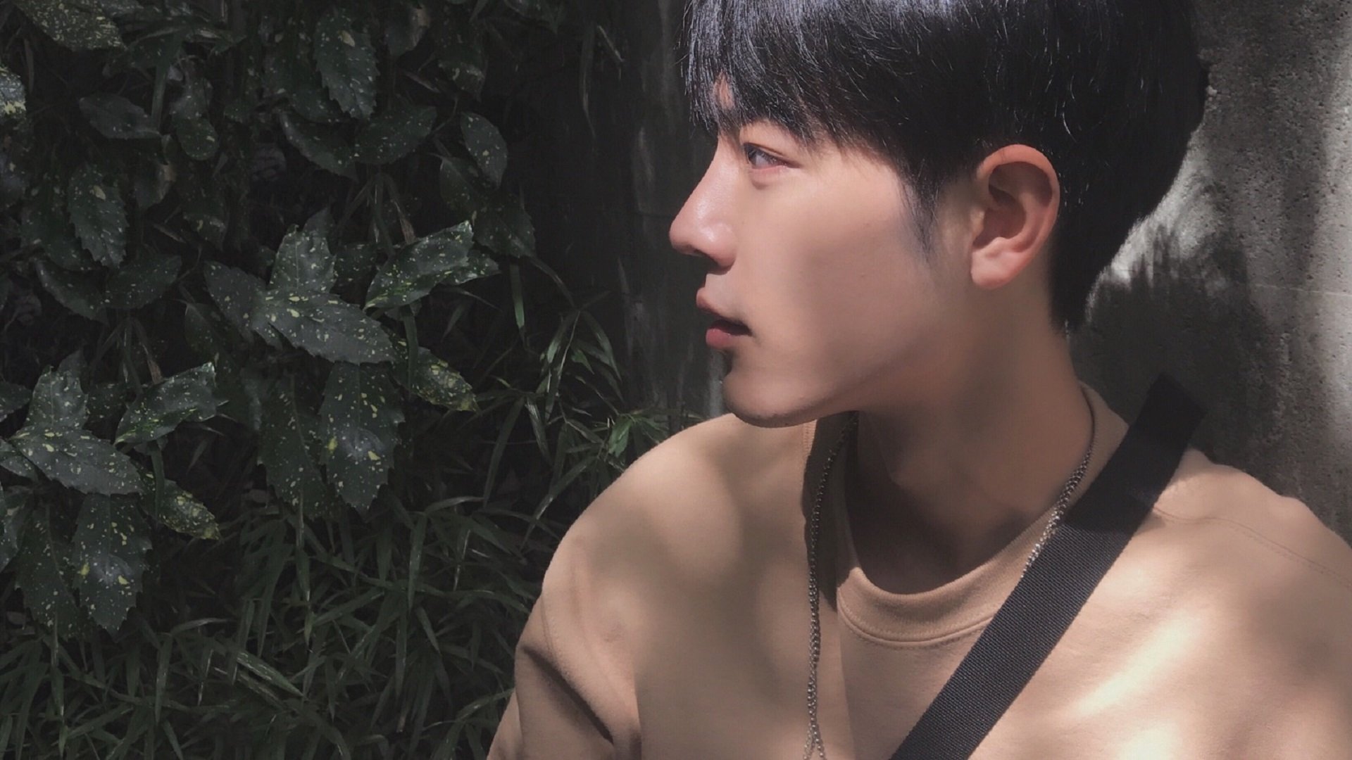 JIUYOU GAMING-“高手对决：顶级巨星赛场华丽对决”，电影高手对决