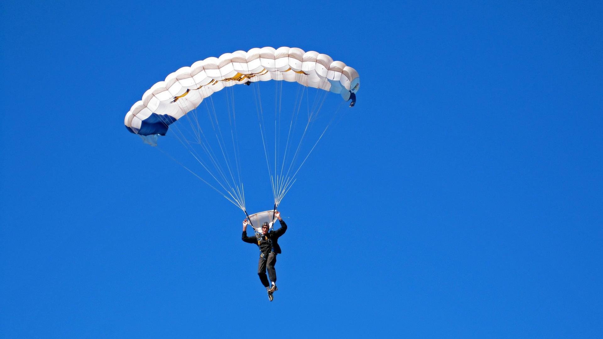 赛场“秀技”盛宴:突破、扣篮、传球大合集,扣篮传奇