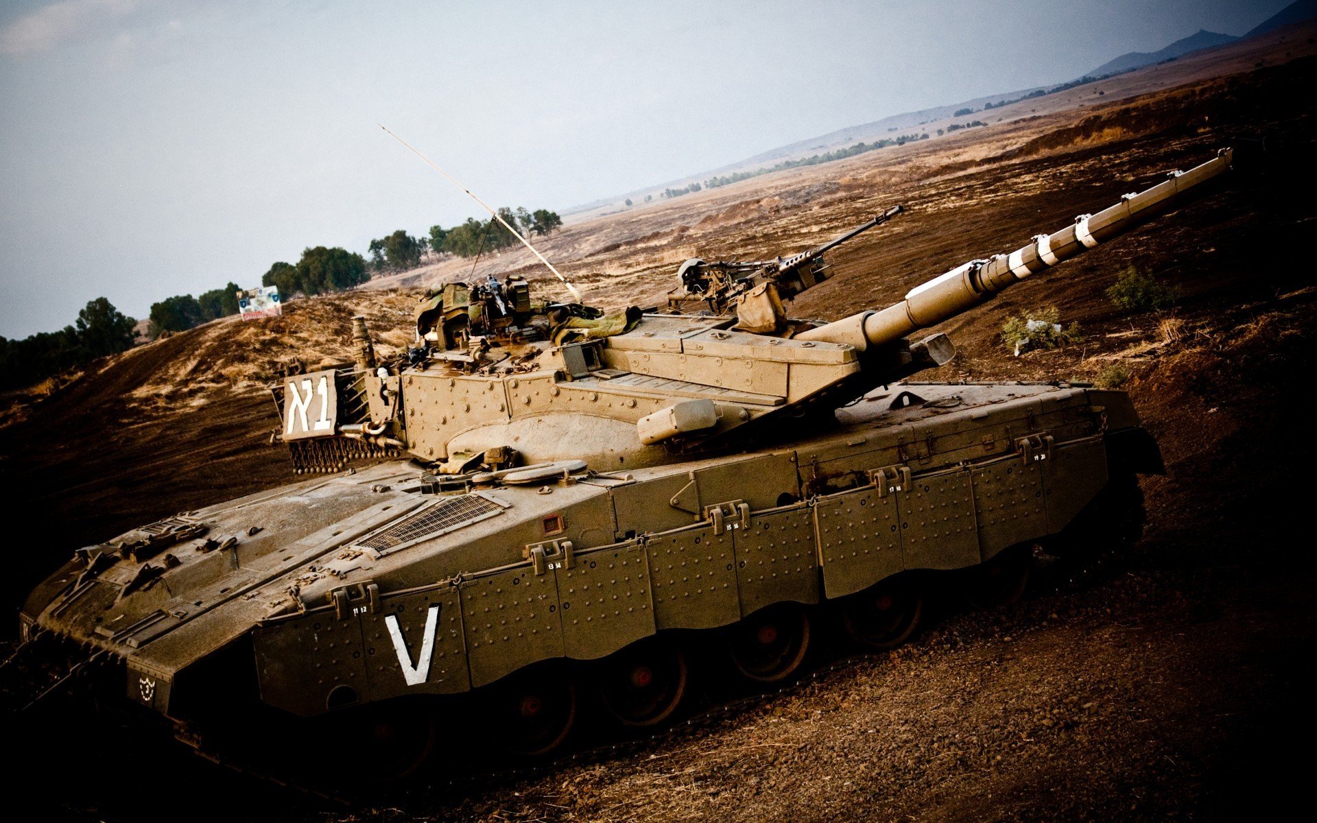 足球教练战术布置备受关注,足球教练考虑到对手阵型