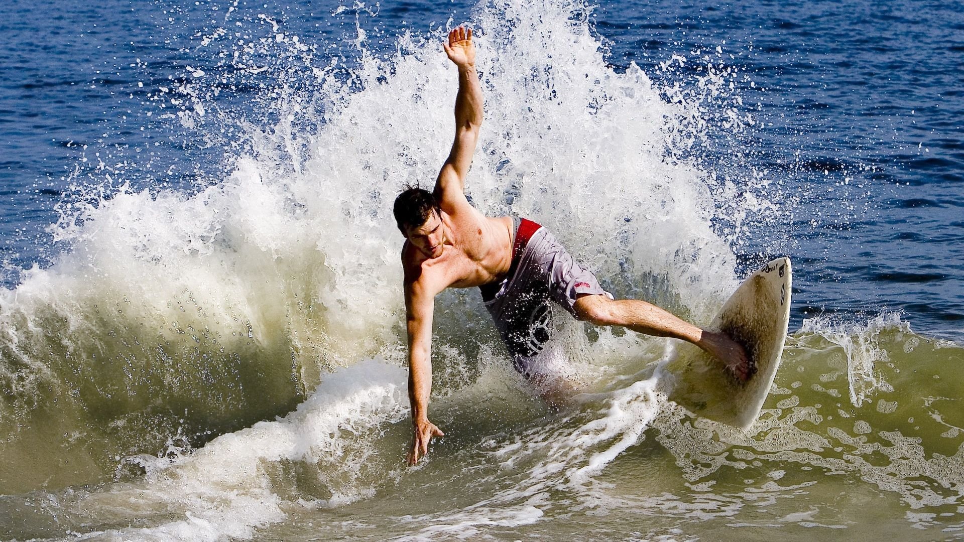 简:利用高效的边路突破,为全黑队注入不竭活力