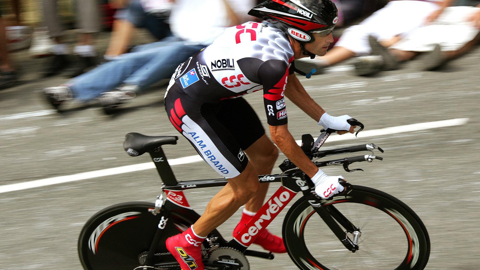 九游官网下载电脑版-“武汉马拉松：跑者们用脚步诠释极限精神”